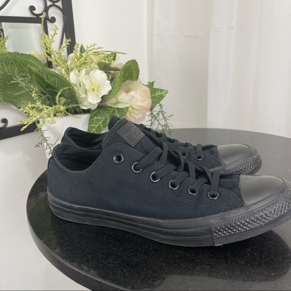 Converse Black Low Top Sneakers Unisex M -8 W- 10 - Picture 4 of 16